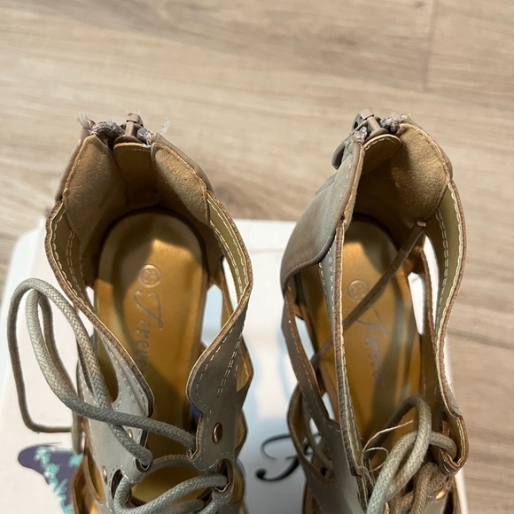 FOREVER Woman Taupe Nub With Laces Heels, Size 6.5 - Picture 4 of 6